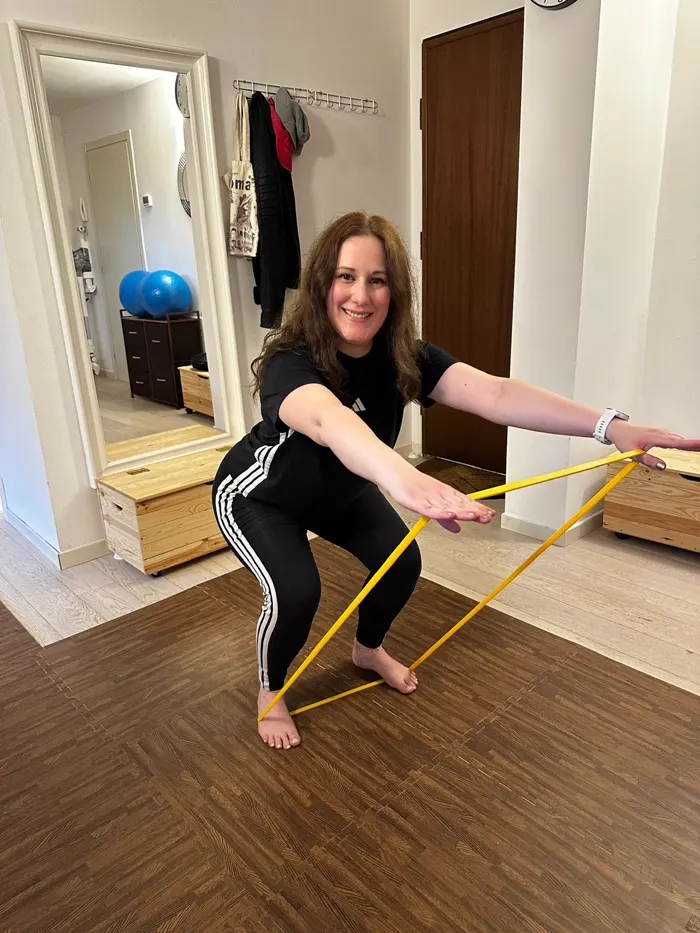 Squat con elastico di resistenza